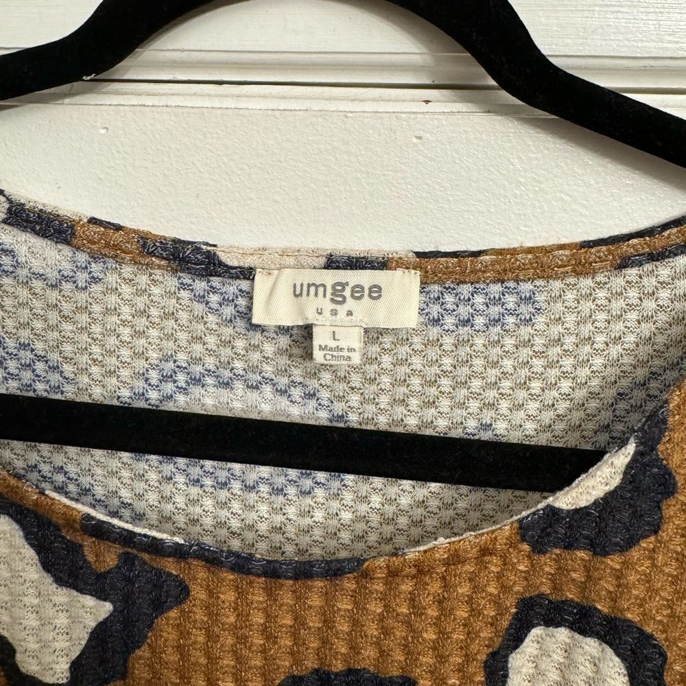 Umgee oversized long sleeve top - Picture 2 of 3